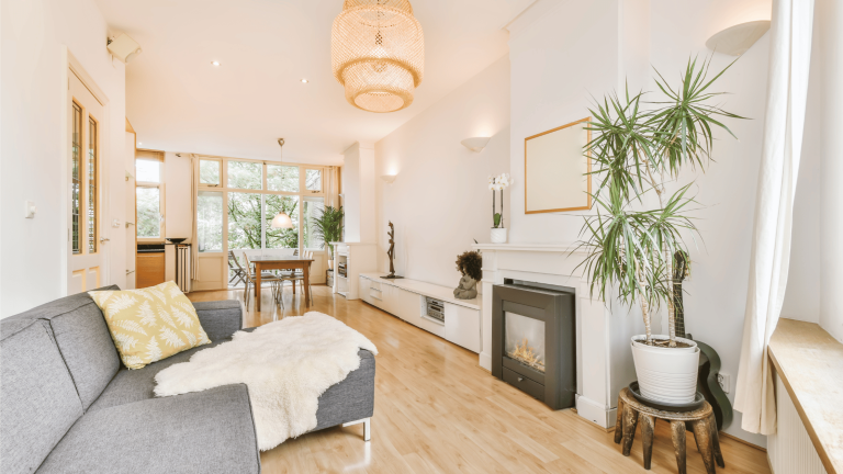 What to Consider When Buying or Selling Your Home Over Christmas